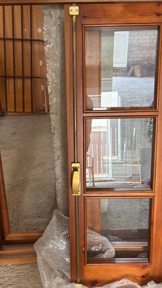 Ventana de madera con cristales
