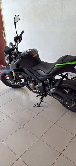 QJMotor SRK125S Negra 580KM