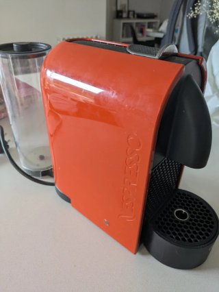 Cafetera Nespresso Roja