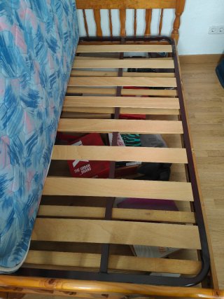 Estructura de cama, somier y colchón urge!!