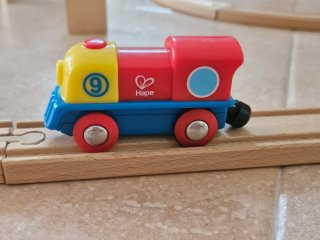 Circuito de tren madera 70 PCs + Tren eléctrico