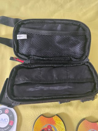 Accessori e giochi PSP + batteria in lotto