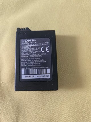 Accessori e giochi PSP + batteria in lotto