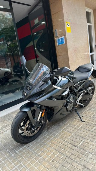 Suzuki GSX-8R