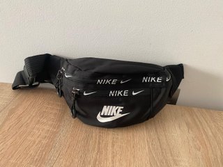 Riñonera Nike Negra