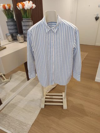 Camisa Mango riscas azuis e brancas