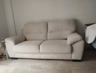 Sofá de tela beige 2 plazas