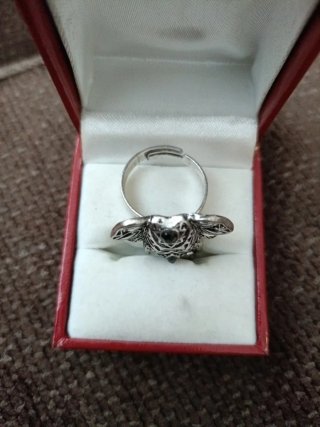 Anillo Plateado con Elefante con Piedras Negras