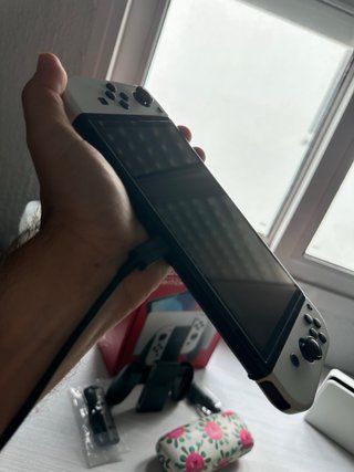 Nintendo Switch OLED Blanca + accesorios + juego