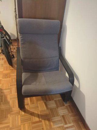 Poltrona POÄNG Ikea con poggiapiedi