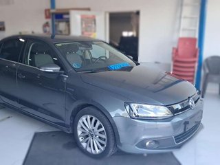 VOLKSWAGEN jetta