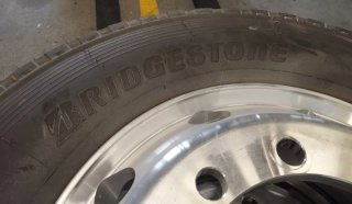 Ruedas Bridgestone con llanta aluminio