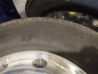 Ruedas Bridgestone con llanta aluminio