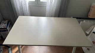 Scrivania bianca in legno