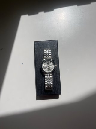 Reloj Wove Plateado con Diseño Hojas