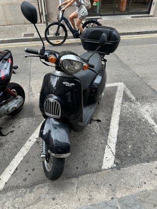 Daelim Besbi 125cc Scooter Negra