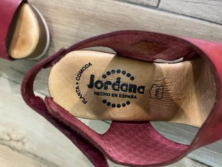 Sandalias cuña rojas Jordana