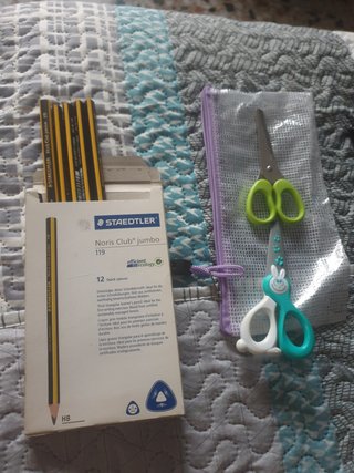 Lápices Staedtler Noris Club Jumbo y Tijeras