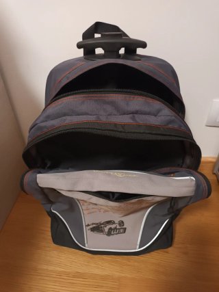 Mochila Trolls Jack con ruedas de luces.