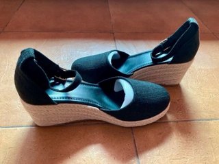 Sandalias cuña negras Talla 40 - ¡Nuevas!