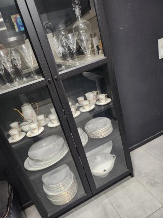 Vitrina madera puertas cristal