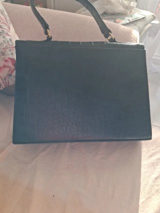 Bolso de mano negro efecto piel cocodrilo