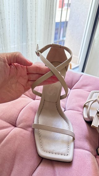 Sandalias de tacón beige