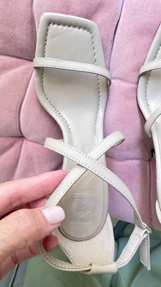 Sandalias de tacón beige