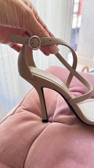 Sandalias de tacón beige