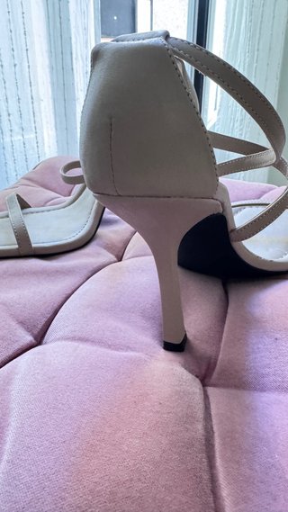 Sandalias de tacón beige