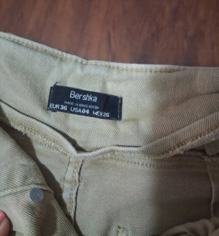 Pantalón vaquero cintura alta beige