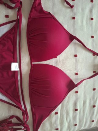 Bikini rojo con flecos