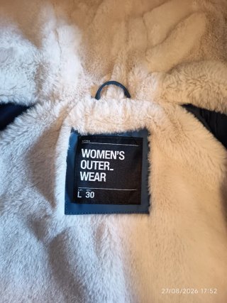 Chaqueta azul marino con capucha y forro