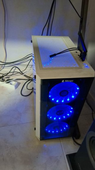 Pc Blanco. (Precio negociable)