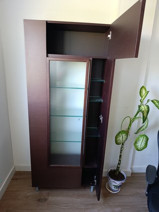 Vetrina in legno con vetro