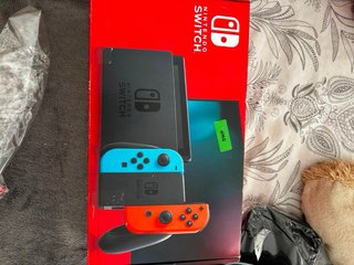 Nintendo Switch Azul y Rojo con Estuche