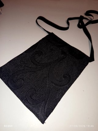 Faltriquera negra con betas para la cintura