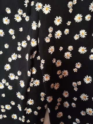 Pantalón largo y ancho  estampado margaritas.S