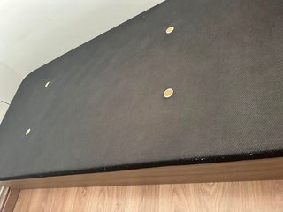 Cama individual con base de madera