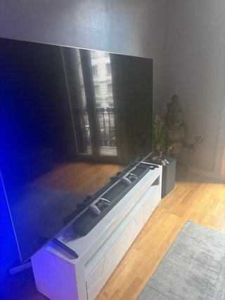 TV Hisense 85' 4K + Mueble TV