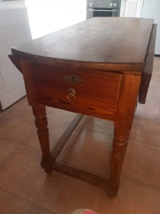 Mesa alas madera antigua con 2 cajones