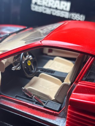 Ferrari Testarossa 1984 Bburago 1:18 die-cast