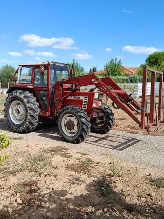 Tractor Fiat 766 E DT con pala El León