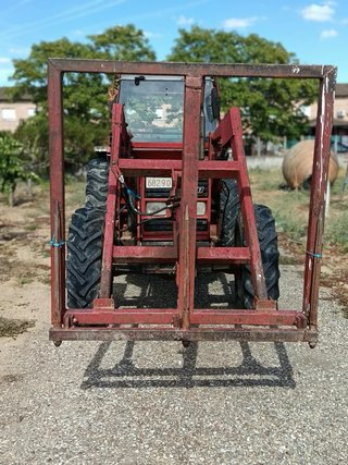 Tractor Fiat 766 E DT con pala El León