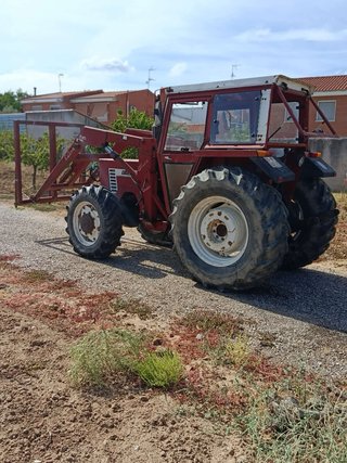 Tractor Fiat 766 E DT con pala El León