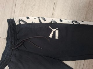 Pantalón chándal marca Puma negro y blanco