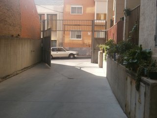 PLAZA DE GARAJE PARA MOTO REMOLQUE O COCHE PEQUEÑO