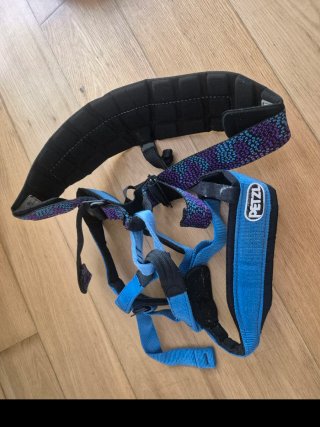 Material escalada: casco, pies de gato y arnes