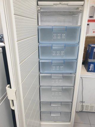 Congelador vertical Bosch 1.95m x 60cm