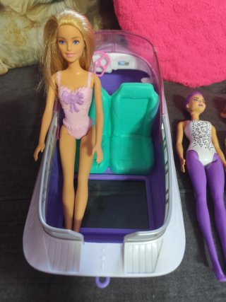 Barco Barbie con 4 Muñecas